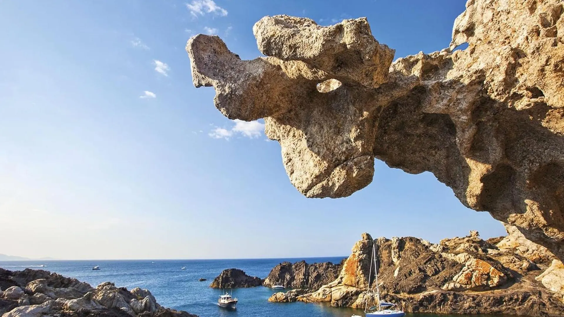 Apartment With View Ρόζες