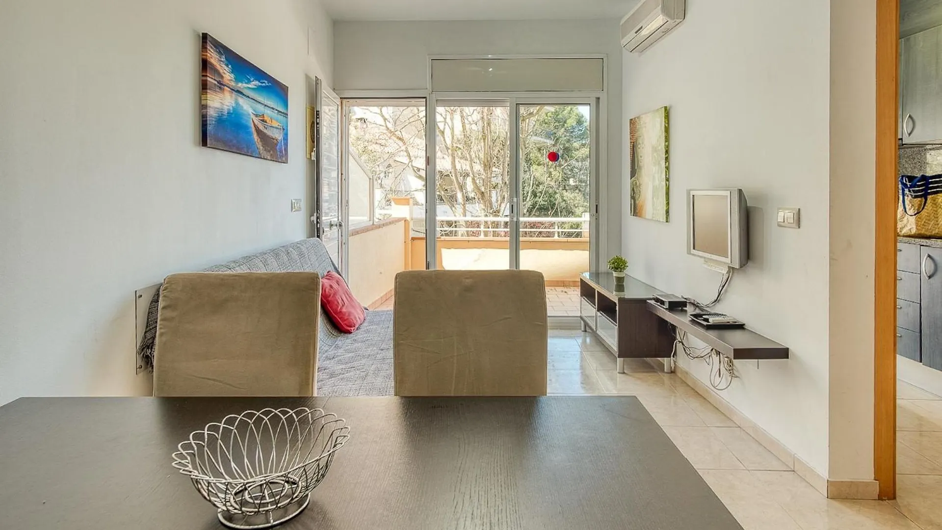 Apartment With View Roses